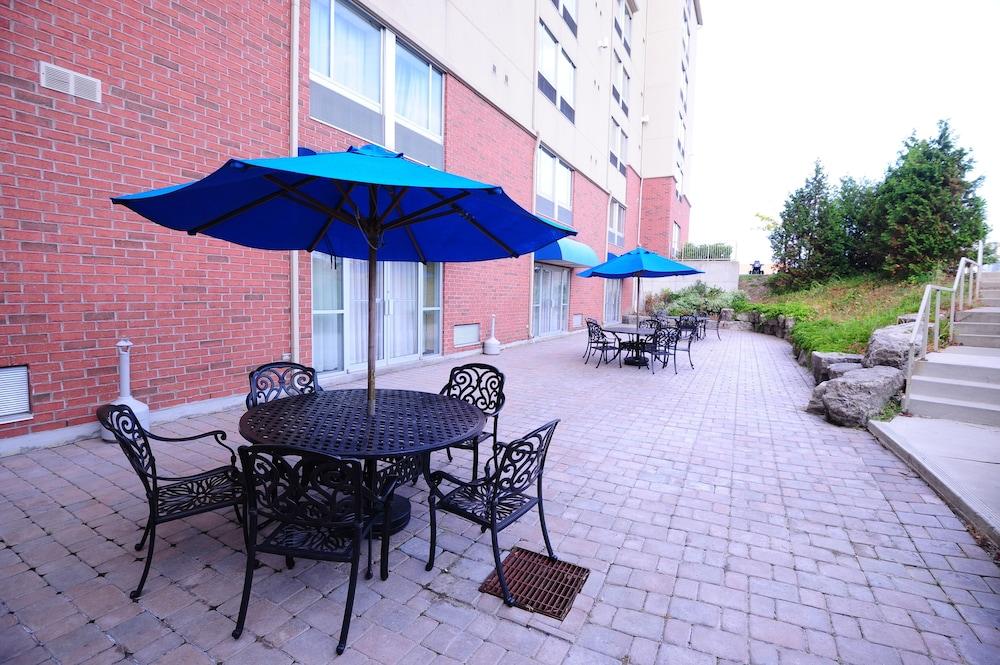 Monte Carlo Inn Vaughan Suites Exterior photo
