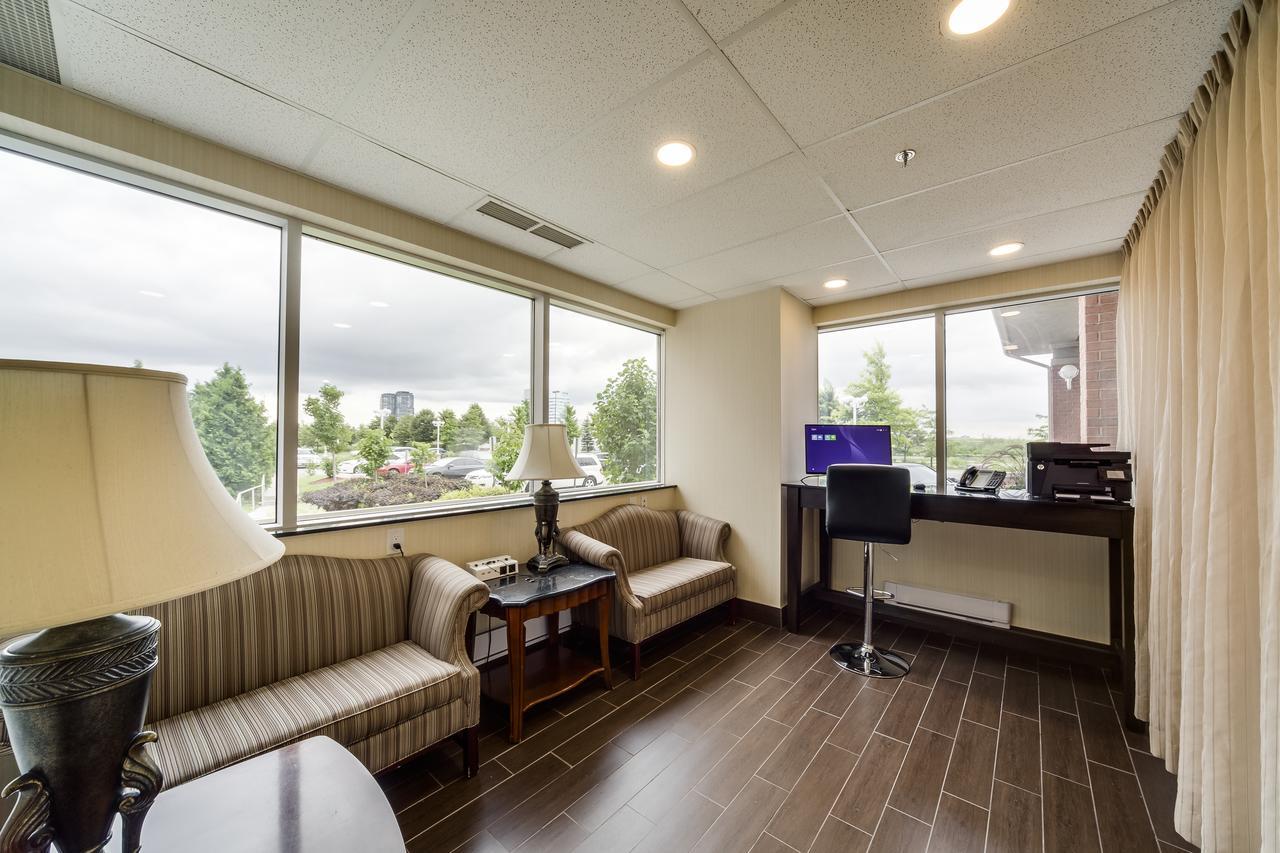 Monte Carlo Inn Vaughan Suites Exterior photo