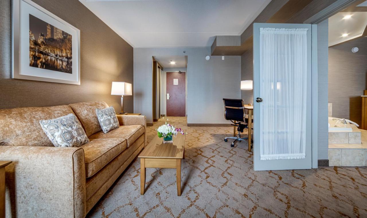 Monte Carlo Inn Vaughan Suites Exterior photo